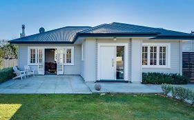Gem On Gillean - Havelock North Holiday Home